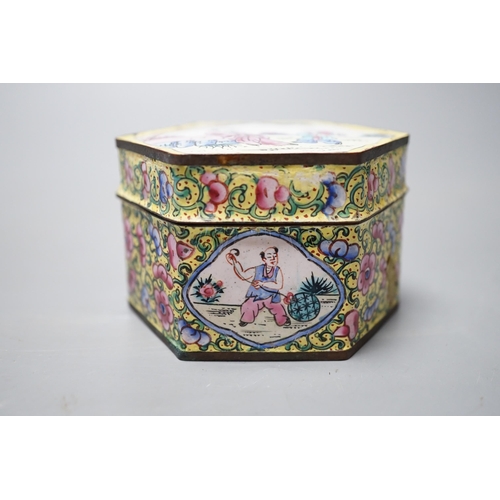 541 - A 19th century Chinese Guangzhou enamel box and cover Qianlong mark, 7.5cm wide