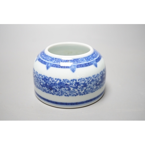 556 - A Chinese blue and white beehive shaped water pot, 9.5cm diameter