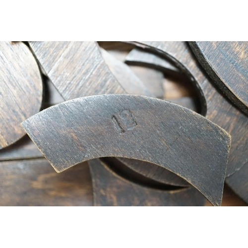 596 - A quantity of cut wood shapes, letters and quotation marks, possibly a puzzle, in wooden box