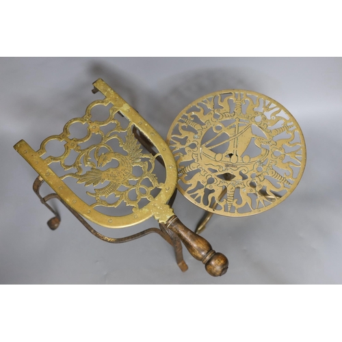 622 - A George III brass trivet and a Victorian miniature brass tripod table