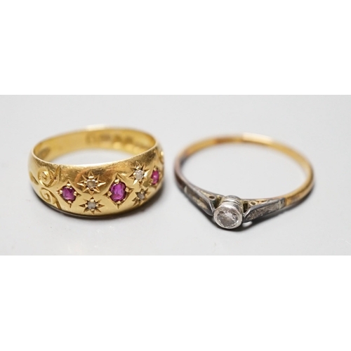 941 - An Edwardian 18ct gold and gypsy set ruby and diamond chip set ring, size J/K and an 18ct and plat. ... 