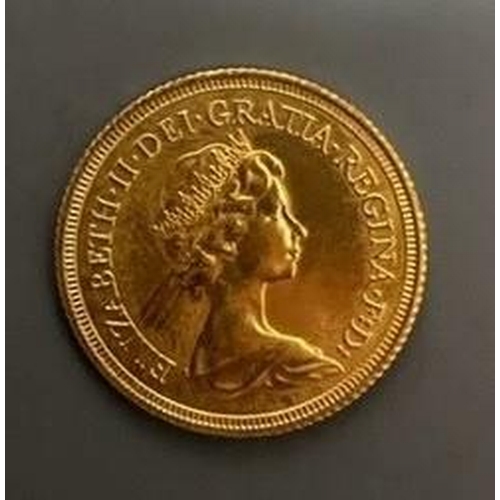 944 - A QEII 1980 gold sovereign.