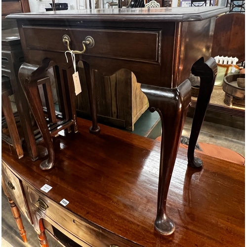 1019 - An 18th century style mahogany side table, width 69cm, depth 43cm, height 69cm