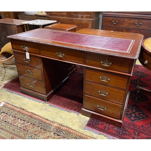 1054 - An early 20th century mahogany pedestal desk, width 136cm, depth 59cm, height 77cm