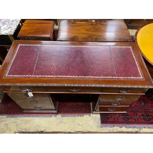 1054 - An early 20th century mahogany pedestal desk, width 136cm, depth 59cm, height 77cm