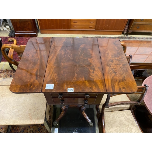 1075 - A Regency mahogany drop leaf work table, length 69cm extended, depth 48cm, height 71cm