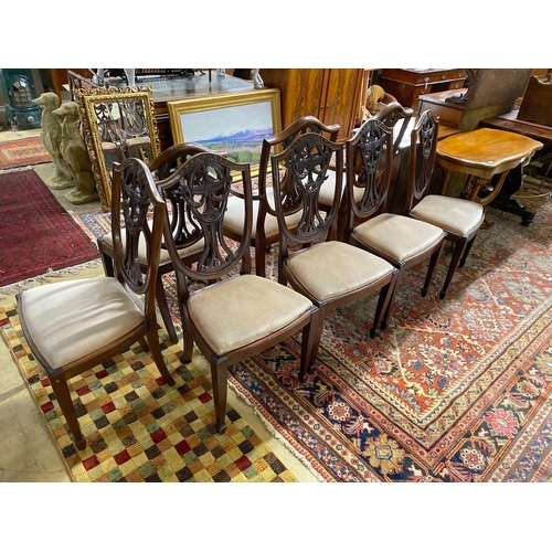 1090 - A set of eight early 20th century Hepplewhite style mahogany dining chairs (two with arms)