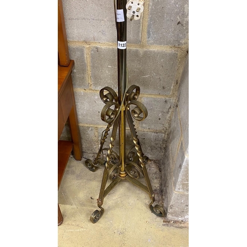 1122 - An Edwardian brass telescopic lamp standard