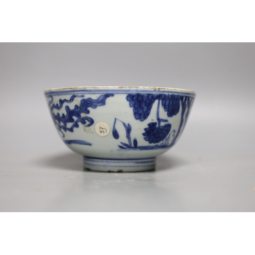 1263 - A Chinese blue and white phoenix deep bowl, 17th century, 15.5cm Provenance- collected by the vend... 