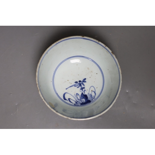 1263 - A Chinese blue and white phoenix deep bowl, 17th century, 15.5cm Provenance- collected by the vend... 