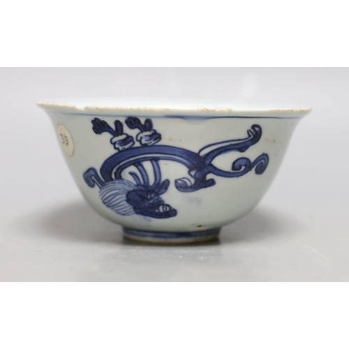 1266 - A Chinese late Ming blue and white chilong bowl, 16th/17th century, 12cm Four character mark to ba... 