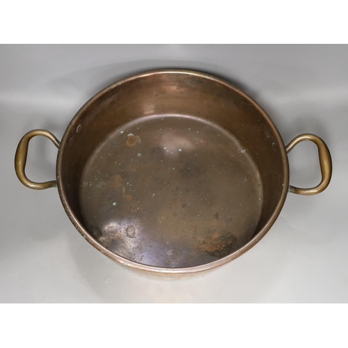 1276 - A 19th century copper two handled preserving pan, 51cms handle to handle