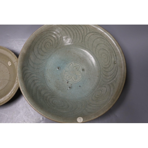 1362 - A Chinese celadon dish, probably Southern Song Dynasty, 17.5cm and a Thai Sawankhalok celadon deep d... 