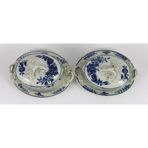 1462 - A pair of Caughley blue and white butter tubs, covers and stands, c.1780, stands 19cms wide, tubs an... 