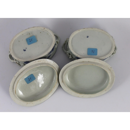 1462 - A pair of Caughley blue and white butter tubs, covers and stands, c.1780, stands 19cms wide, tubs an... 