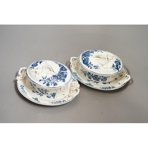 1462 - A pair of Caughley blue and white butter tubs, covers and stands, c.1780, stands 19cms wide, tubs an... 