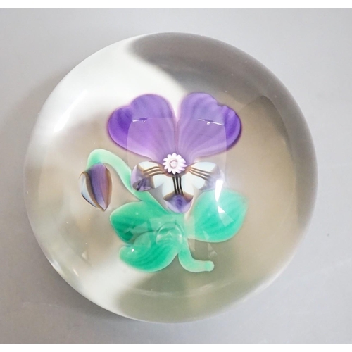 1508 - An SGS purple pansy small paperweight, no.108/500, dated 1999