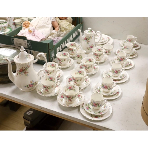 1537 - A Royal Albert Moss Rose tea service