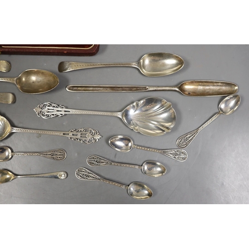 1822 - A cased set of George V silver  Old English pattern soup spoons, Harrod's Ltd, Sheffield, 1934 and a... 