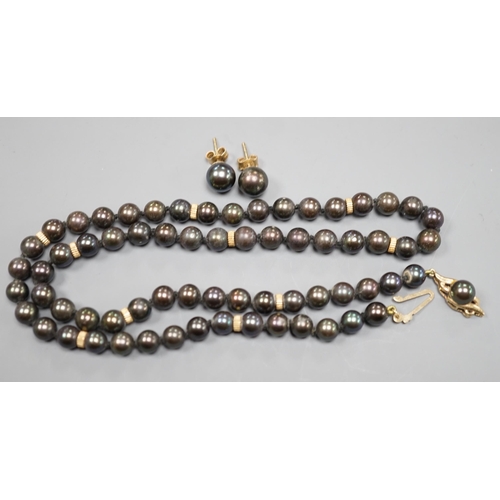 1899 - A single strand Tahitian cultured pearl necklace, with yellow metal spacers and a 14k yellow metal c... 