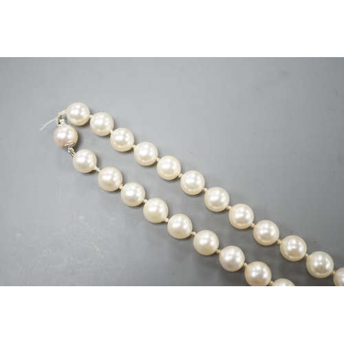 1926 - A modern single strand cultured pearl necklace with 750 white metal clasp, 42cm.