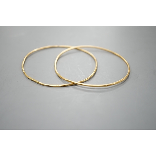 1939 - A pair of yellow metal child's bangles, diameter 58mm, 8.9 grams.