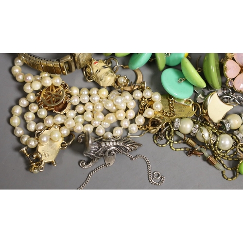 1954 - A mixed group of sundry jewellery and other items, including a cultured pearl bracelet(a.f) with 14k... 