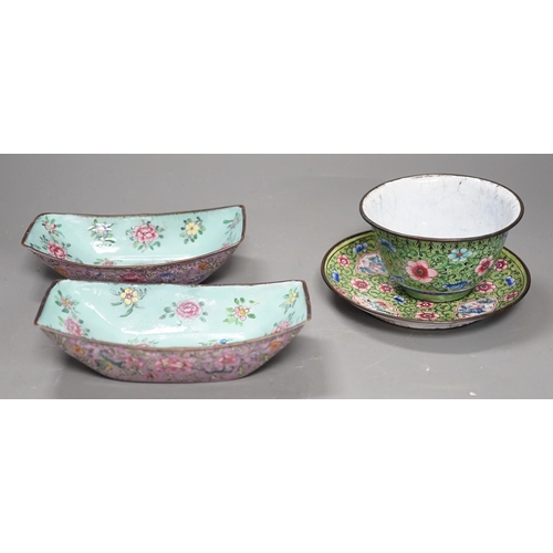 1388 - A pair of Chinese Canton enamel boat-shaped dishes, Qianlong; and a Canton enamel bowl and stand (4)... 