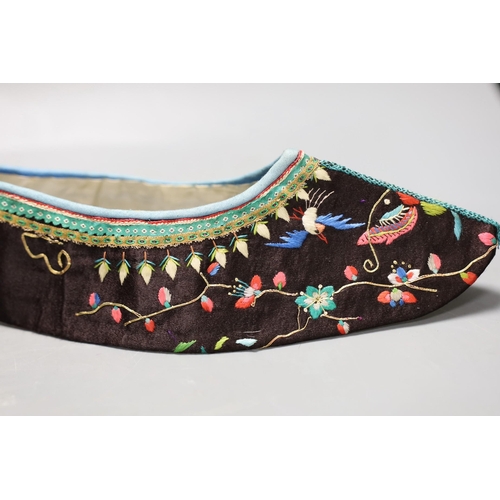 1601 - A pair of Chinese embroidered silk shoes, upper section only