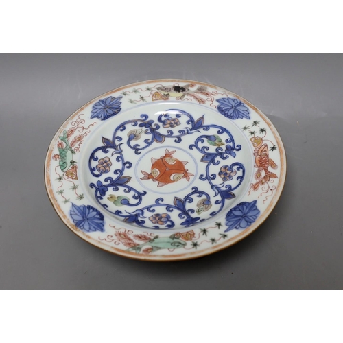 334 - An 18th century Chinese export green Imari palette "fish" plate with hardwood stand, 22cm ... 