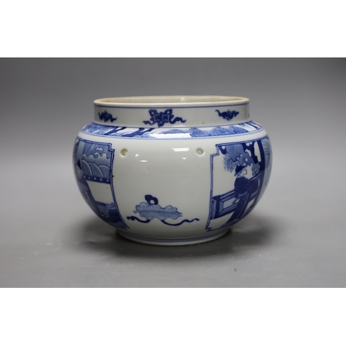 401 - A Chinese blue and white jardiniere 15cm