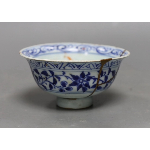 478 - A Chinese bowl, Ming dynasty or later, -a.f, 7cms high