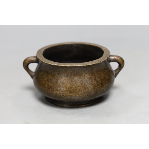 481 - A Chinese bronze censer, 6cms high