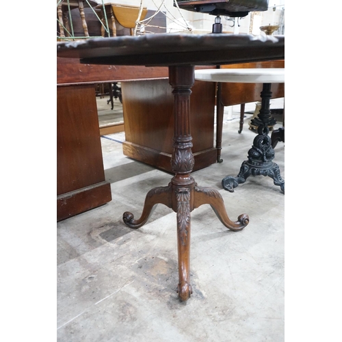 1021 - A George III style circular mahogany tilt top tripod tea table, diameter 81cm, height 74cm