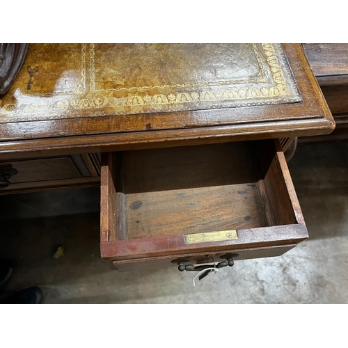 1051 - An early 20th century mahogany pedestal desk, width 122cm, depth 66cm, height 77cm