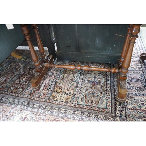 1078 - A Victorian mahogany two drawer centre table, width 99cm, depth 52cm, height 76cm.