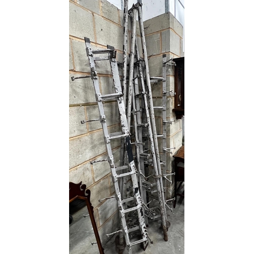 1092 - An industrial style painted cast iron racking unit