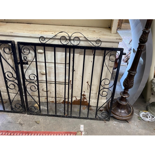 1106 - A pair of painted wrought iron garden gates, each gate width 101cm, height 99cm together with a Vict... 