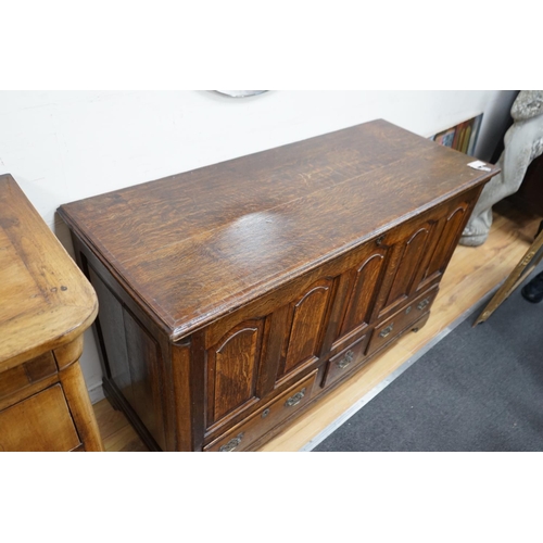 1113 - A George III mahogany banded oak mule chest, width 137cm, depth 55cm, height 85cm