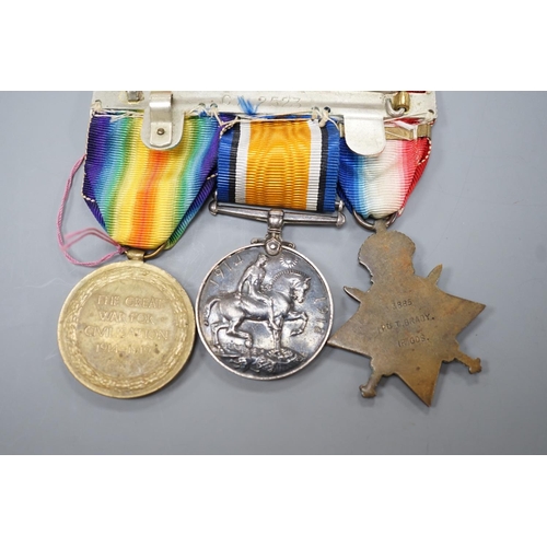 1498 - A WWI Mons star (with bar) trio to 3885 PTE. T. BRADY IR. GDS.