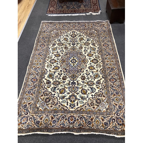 143 - A modern Kashan ivory ground rug, 220cm x 145cm