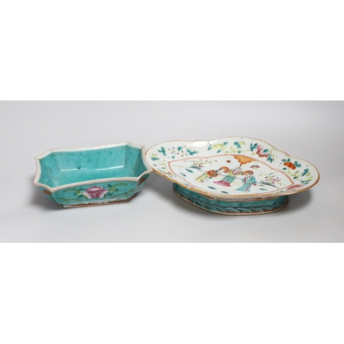 315 - Two Chinese famille rose dishes, late 19th/early 20th century, 27cm long