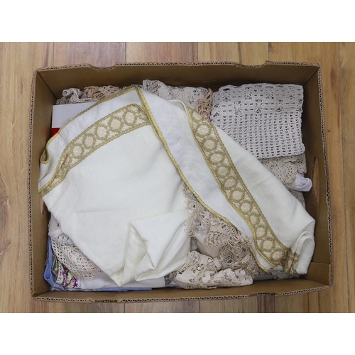 359 - A quantity of vintage linen and lace