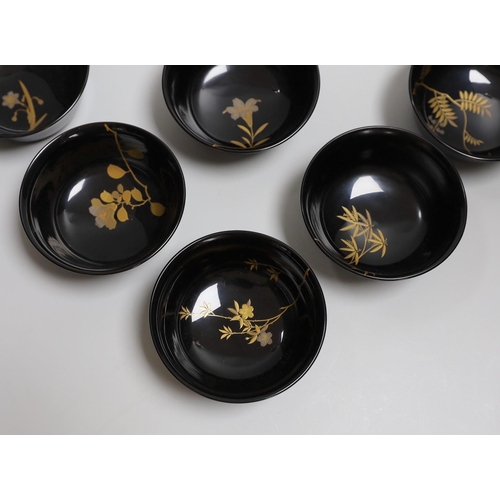 413 - A boxed set of six Japanese lacquer bowls, 1933