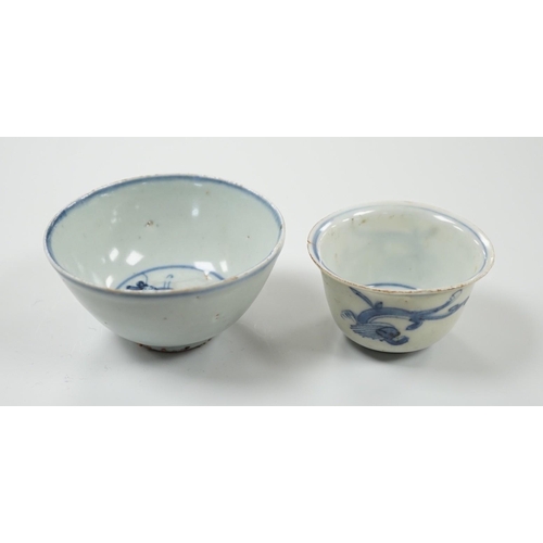 431 - Two Chinese late Ming blue and white tea bowls, Wanli period,. Largest 8.5cm diameter