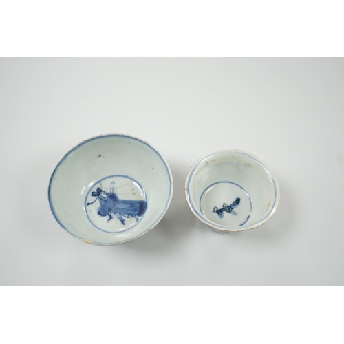 431 - Two Chinese late Ming blue and white tea bowls, Wanli period,. Largest 8.5cm diameter