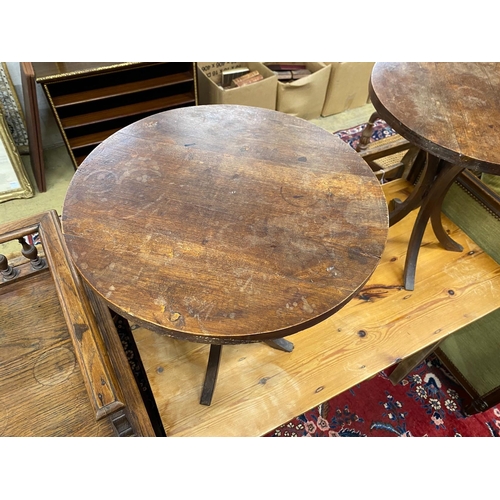 46 - A pair of circular mahogany occasional tables, diameter 48cm, height 50cm