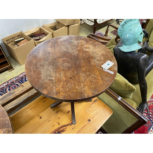 46 - A pair of circular mahogany occasional tables, diameter 48cm, height 50cm