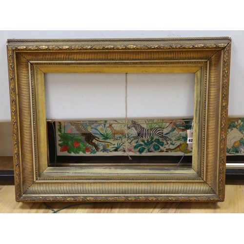 621 - A late Victorian gilt gesso picture frame, aperture 52 x 34cm, overall 76 x 58cm