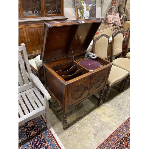 65 - An early 20th century Apollo oak cased cabinet gramophone, width 74cm, depth 50cm, height 84cm... 